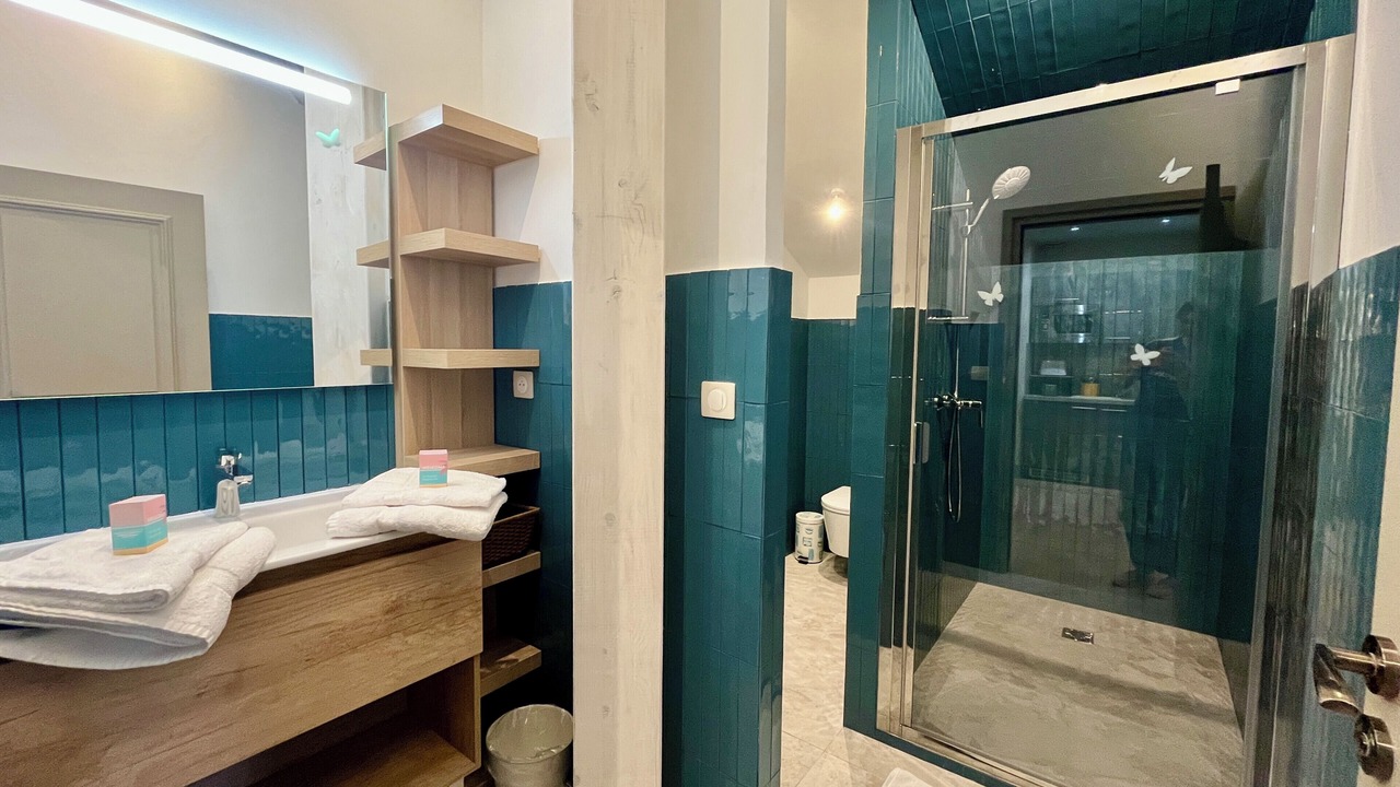 Photo of Bathroom in Hyeres City Centre