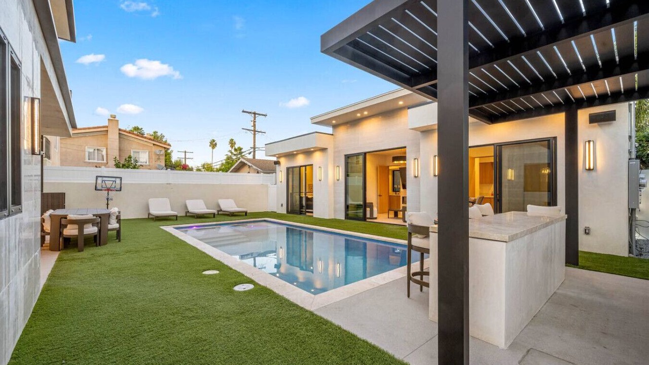 Photo of Outdoor in Encino