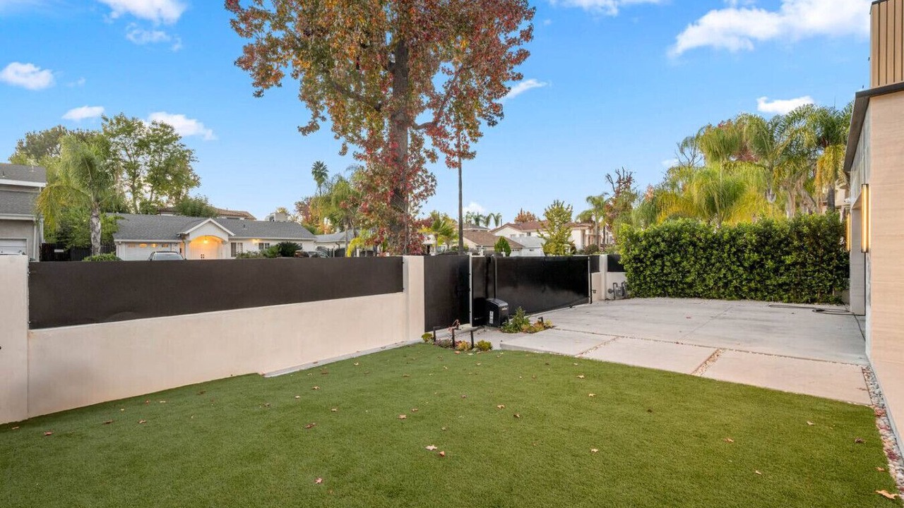 Photo of Outdoor in Encino