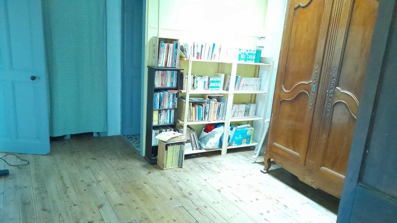 Photo of Others in Isse