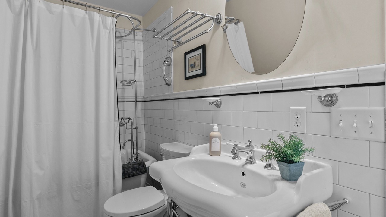 Photo of Bathroom in Fifth Ward