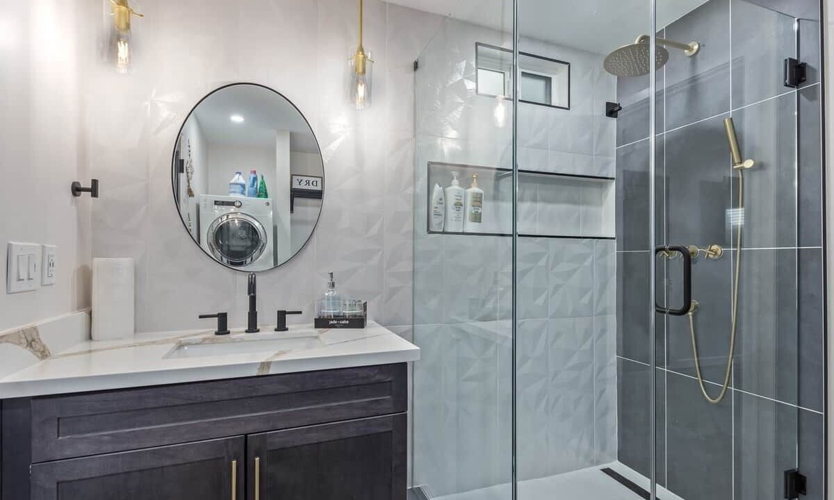 Photo of Bathroom in Garfield