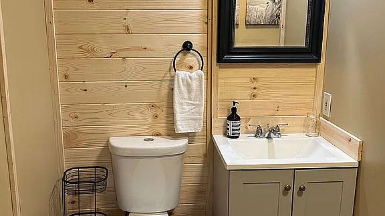 Photo of Bathroom in Roseburg
