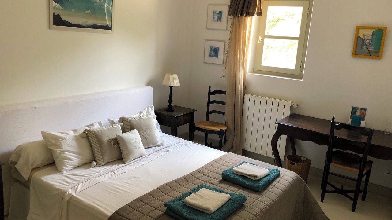 Photo of Bedroom in Montaren-et-Saint-Mediers