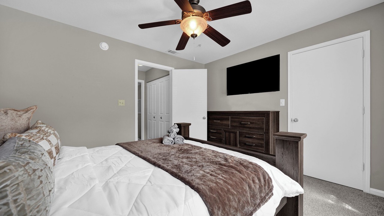 Photo of Bedroom in Crestline Heights
