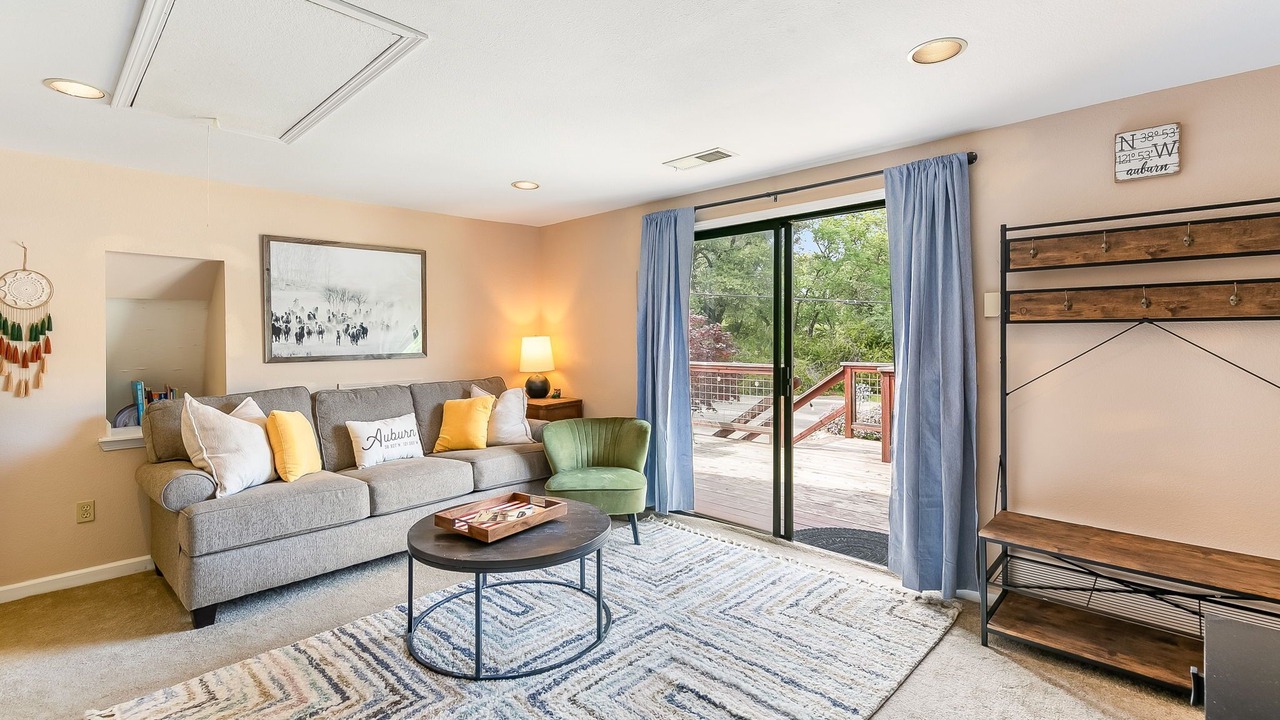 Photo of Livingroom in Auburn