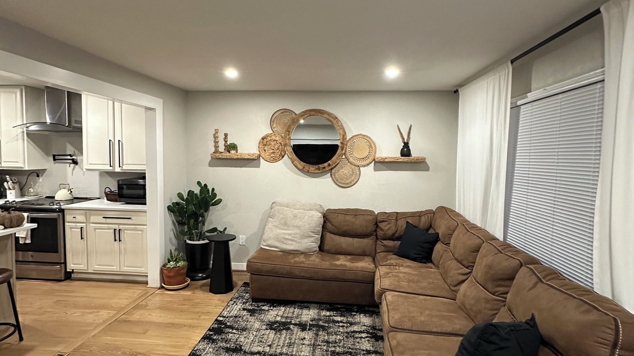 Photo of Livingroom in Airport Township