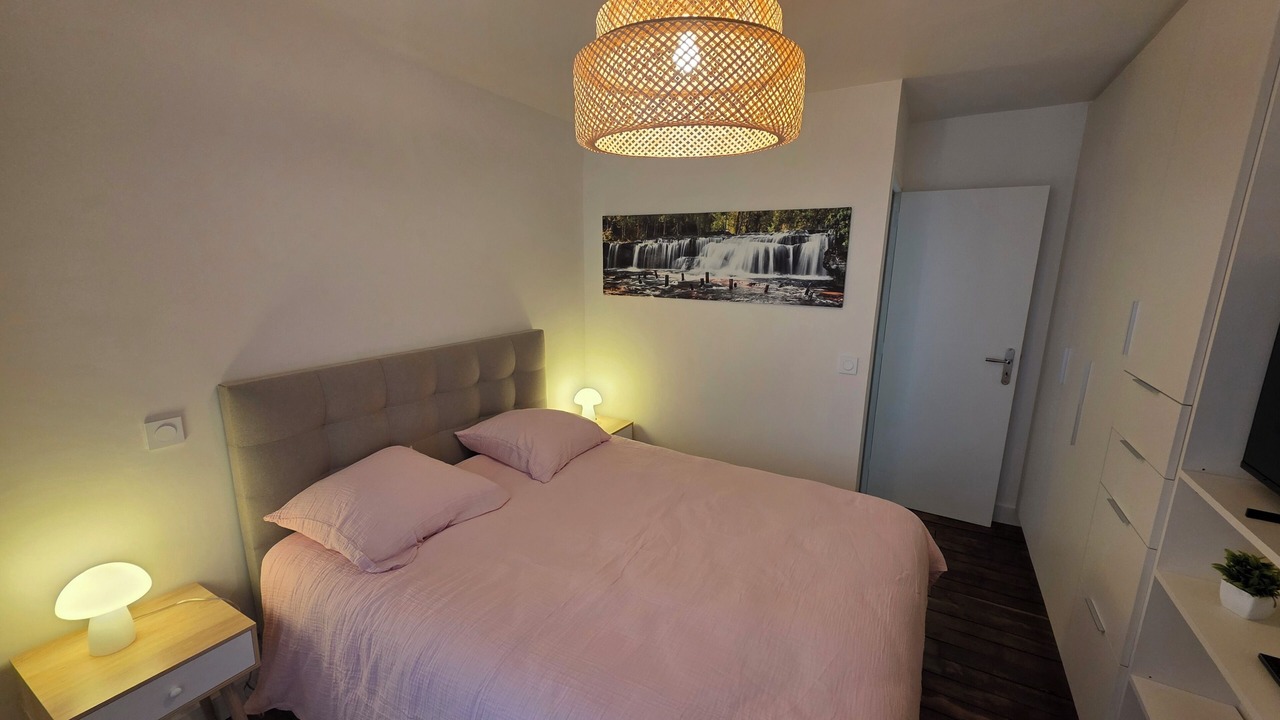 Photo of Bedroom in Notre-Dame