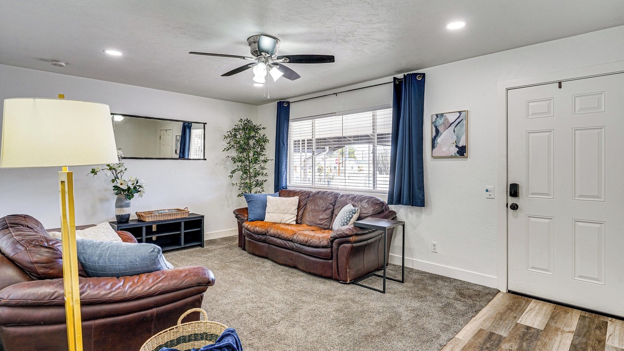 Photo of Livingroom in Thatcher