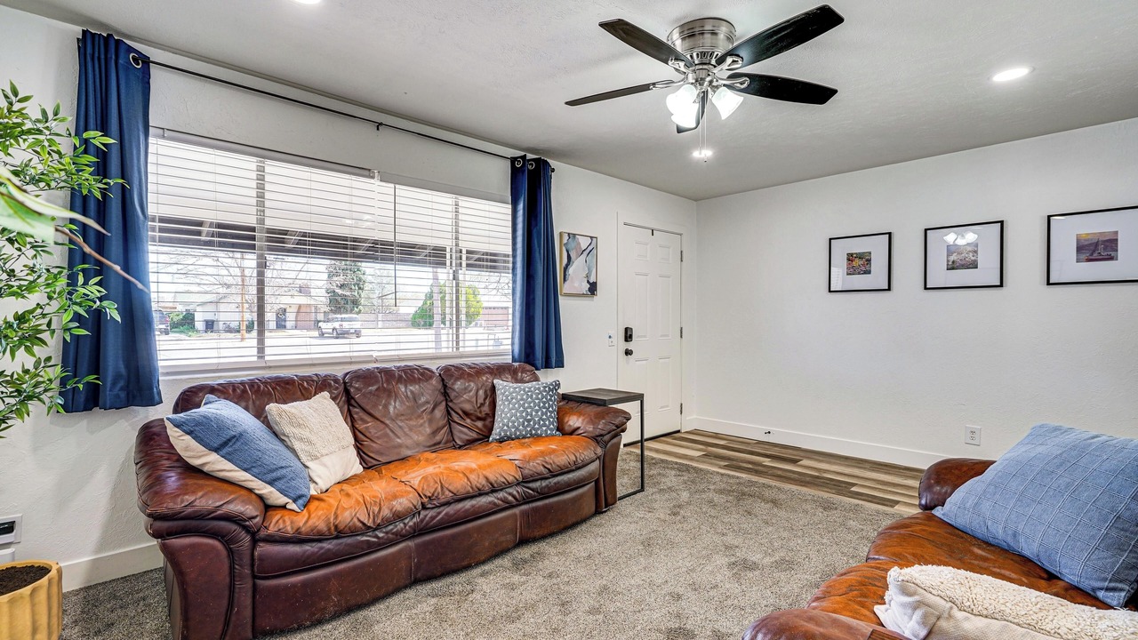 Photo of Livingroom in Thatcher