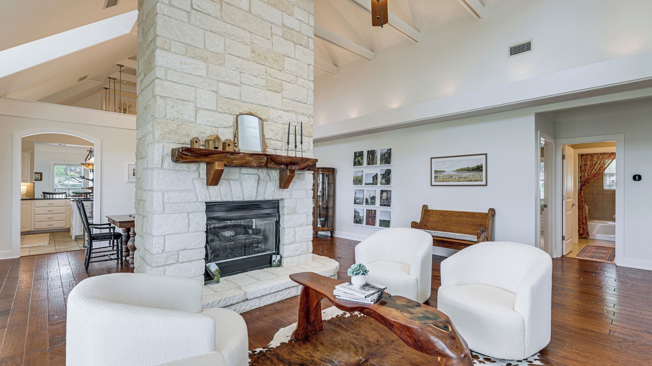 Photo of Bedroom in Milam County