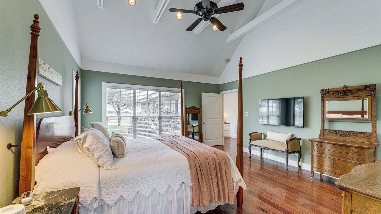 Photo of Bedroom in Milam County