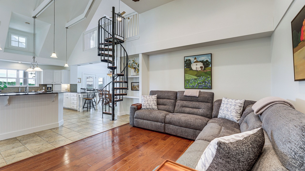 Photo of Bedroom in Milam County