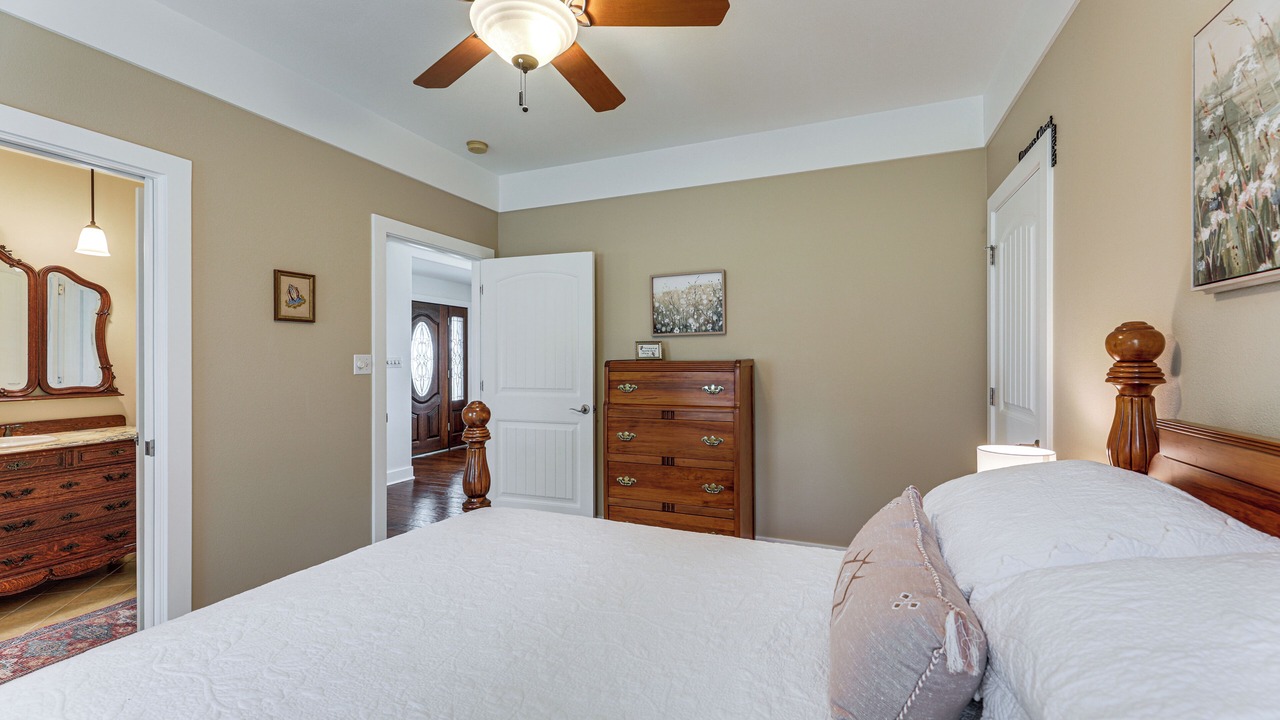 Photo of Bedroom in Milam County