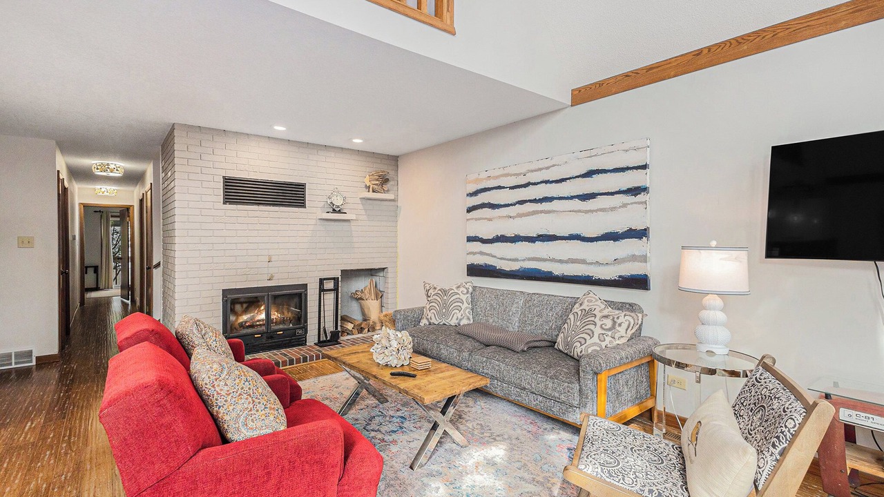 Photo of Livingroom in Montague