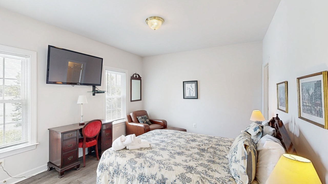Photo of Bedroom in Orange
