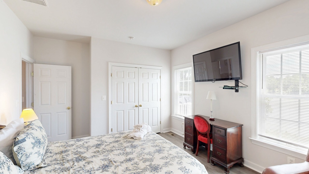 Photo of Bedroom in Orange