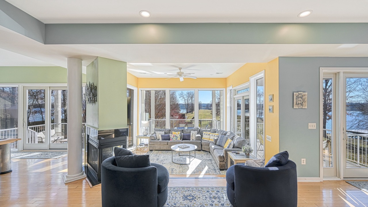 Photo of Livingroom in Panamint Shores
