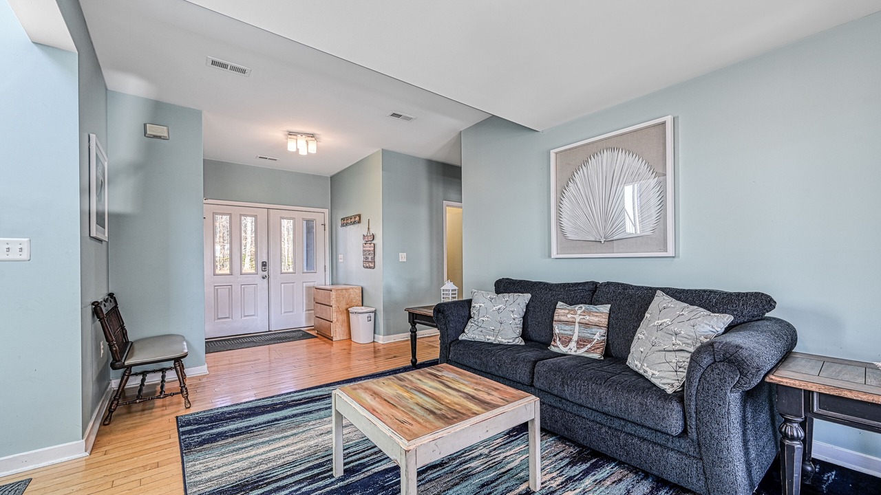 Photo of Livingroom in Panamint Shores
