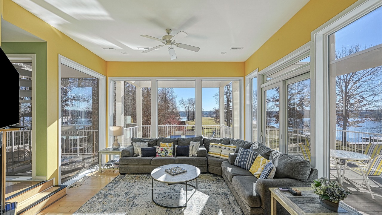 Photo of Livingroom in Panamint Shores
