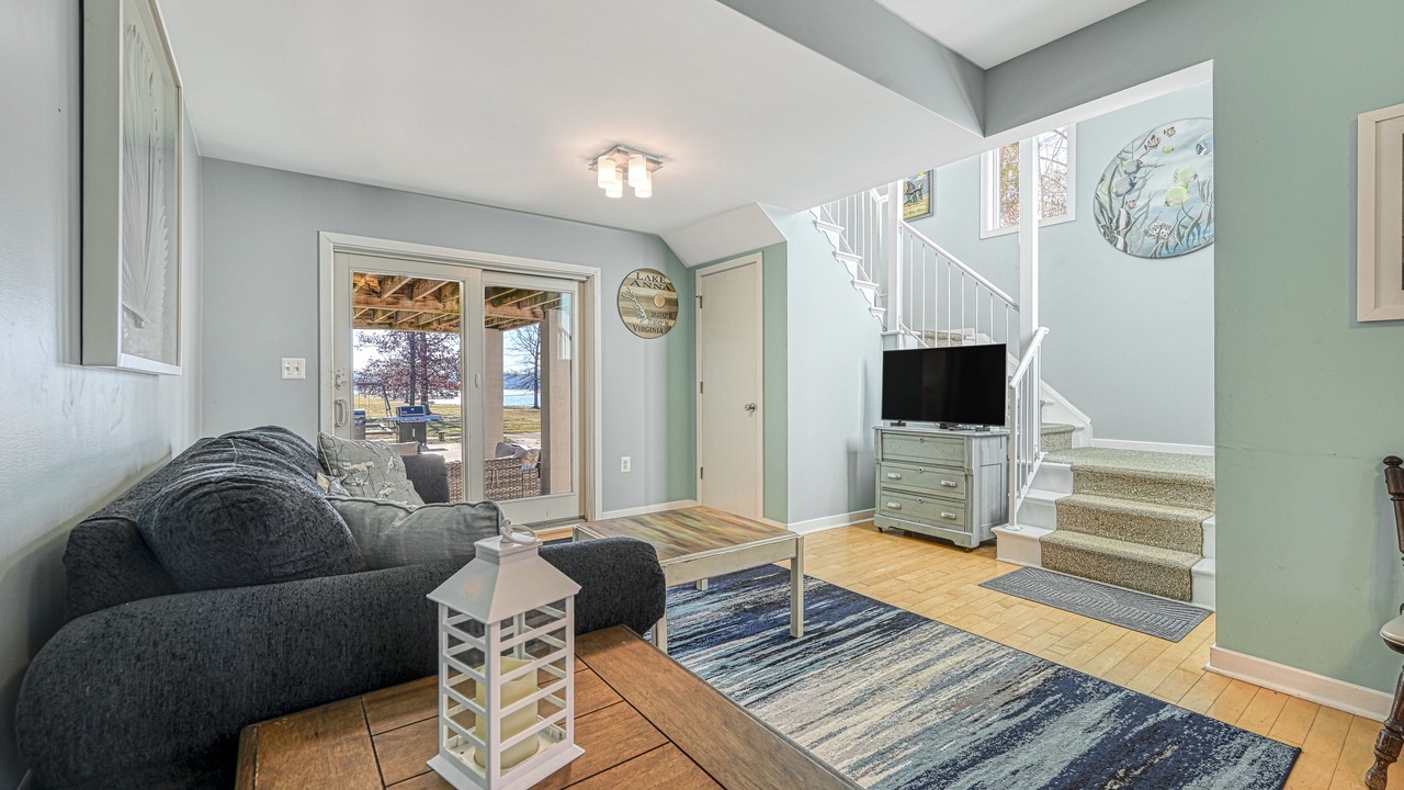 Photo of Livingroom in Panamint Shores