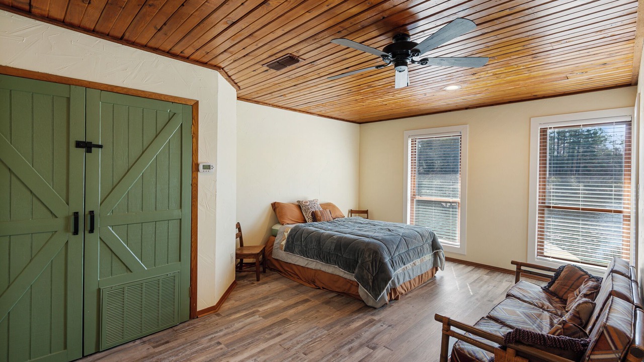 Photo of Bedroom in Mineola