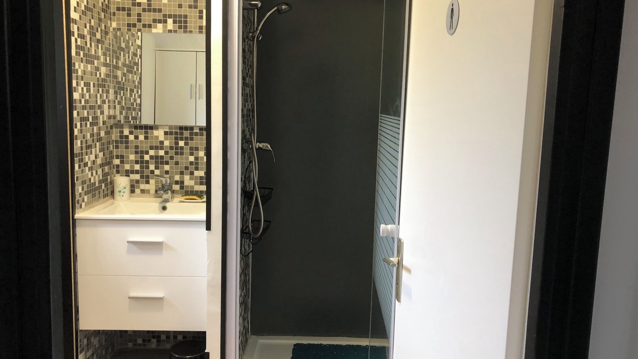Photo of Bathroom in La Croix-Hellean