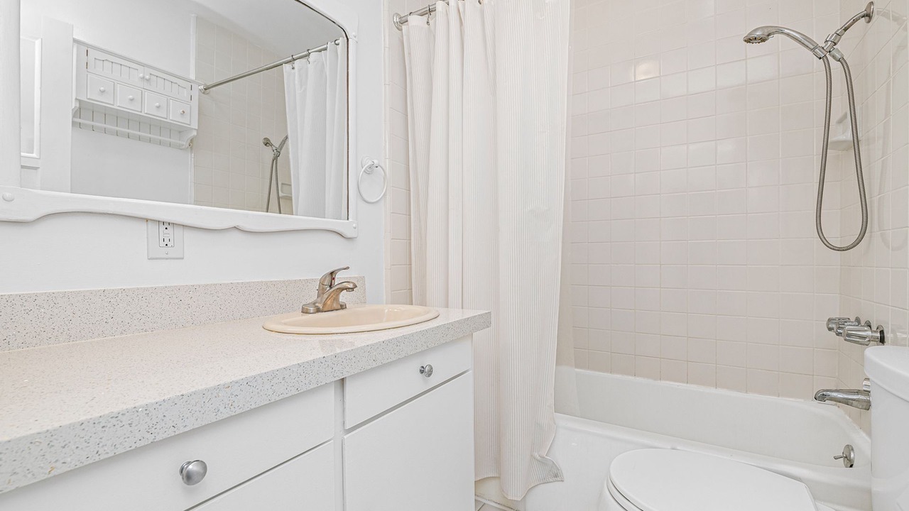 Photo of Bathroom in Balboa Peninsula