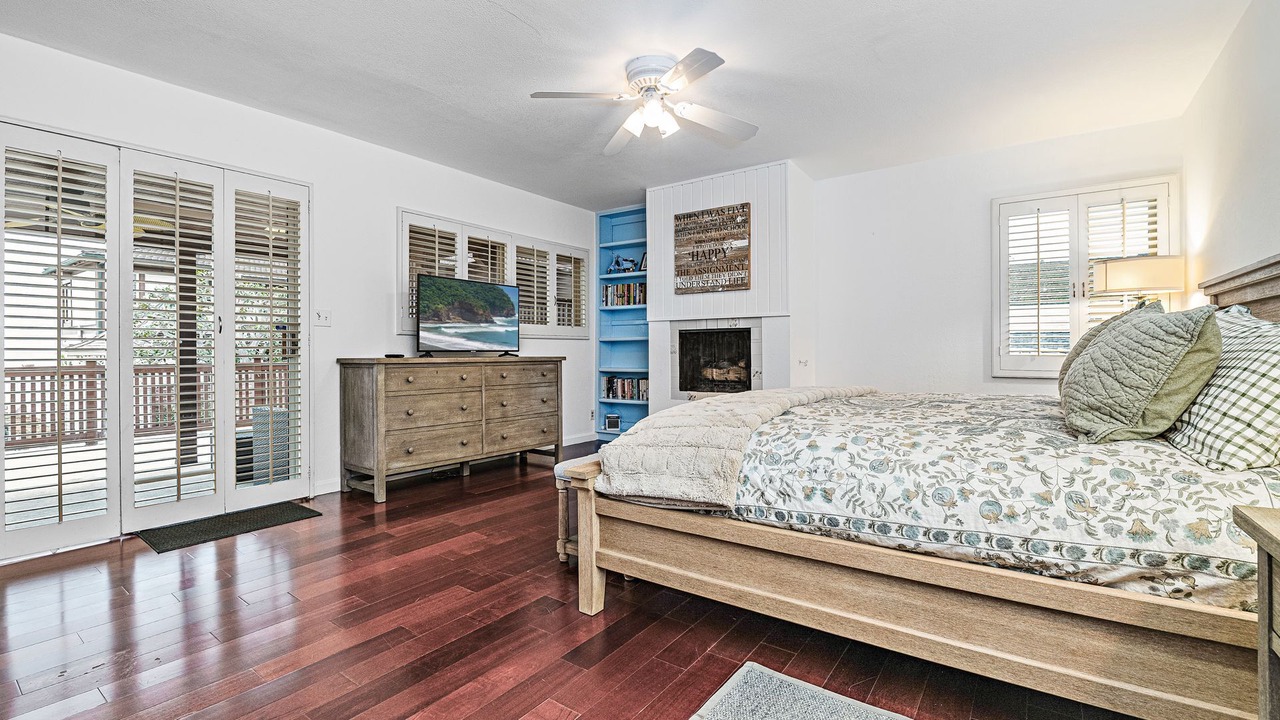 Photo of Livingroom in Balboa Peninsula