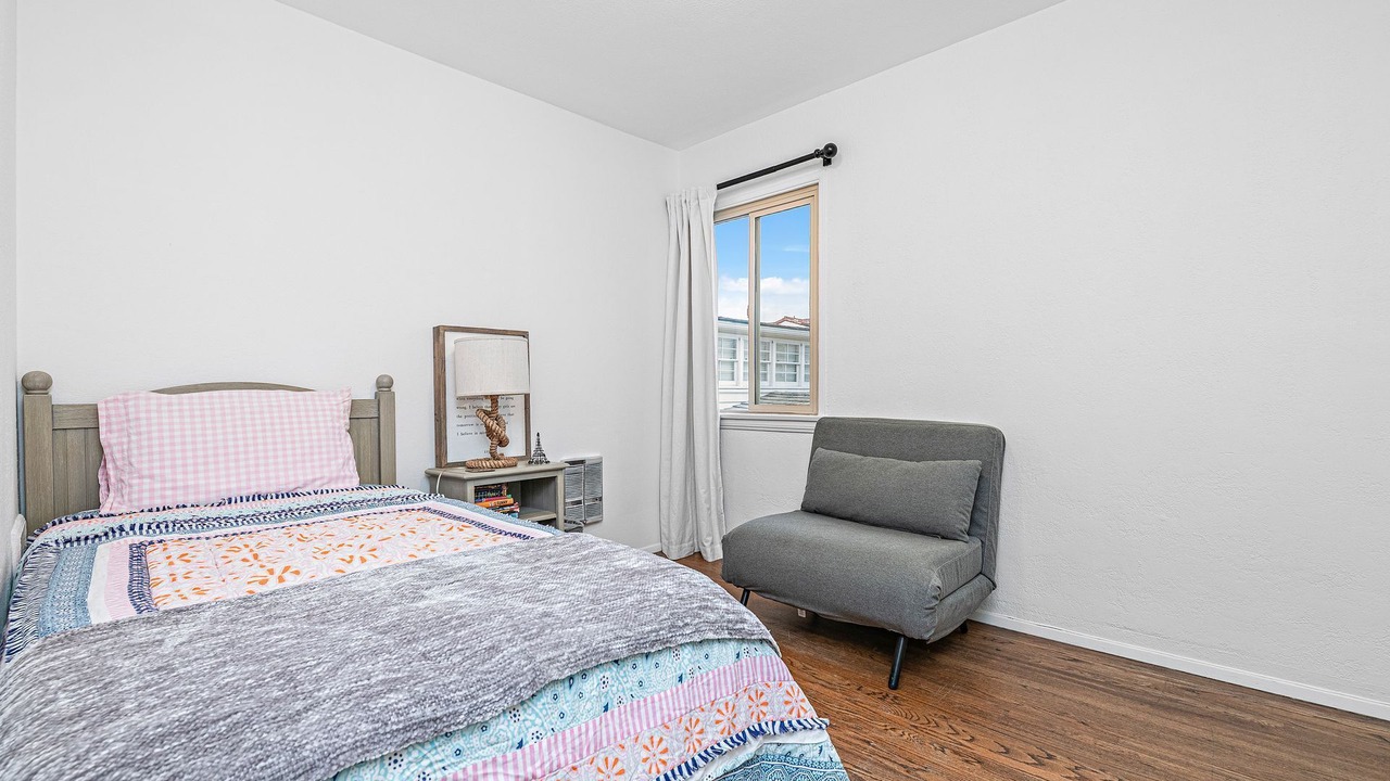 Photo of Bedroom in Balboa Peninsula