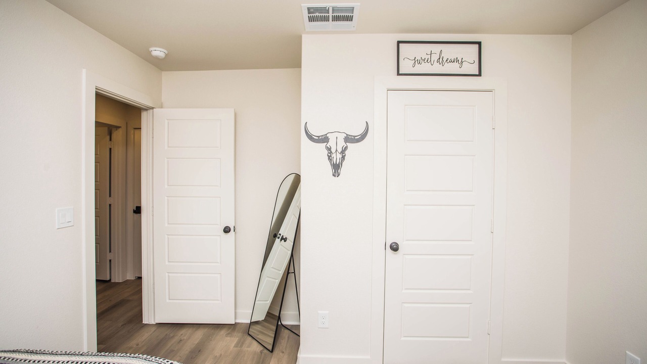 Photo of Bedroom in North by Northwest