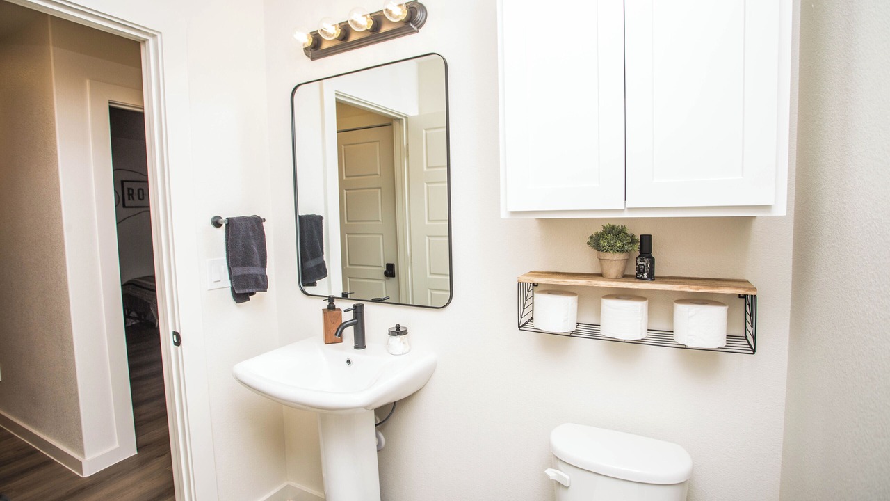 Photo of Bathroom in North by Northwest