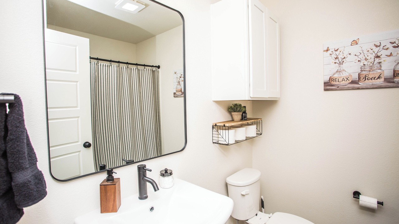 Photo of Bathroom in North by Northwest