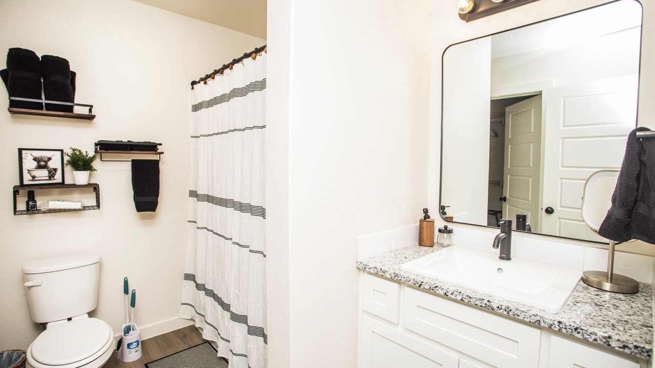 Photo of Bathroom in North by Northwest