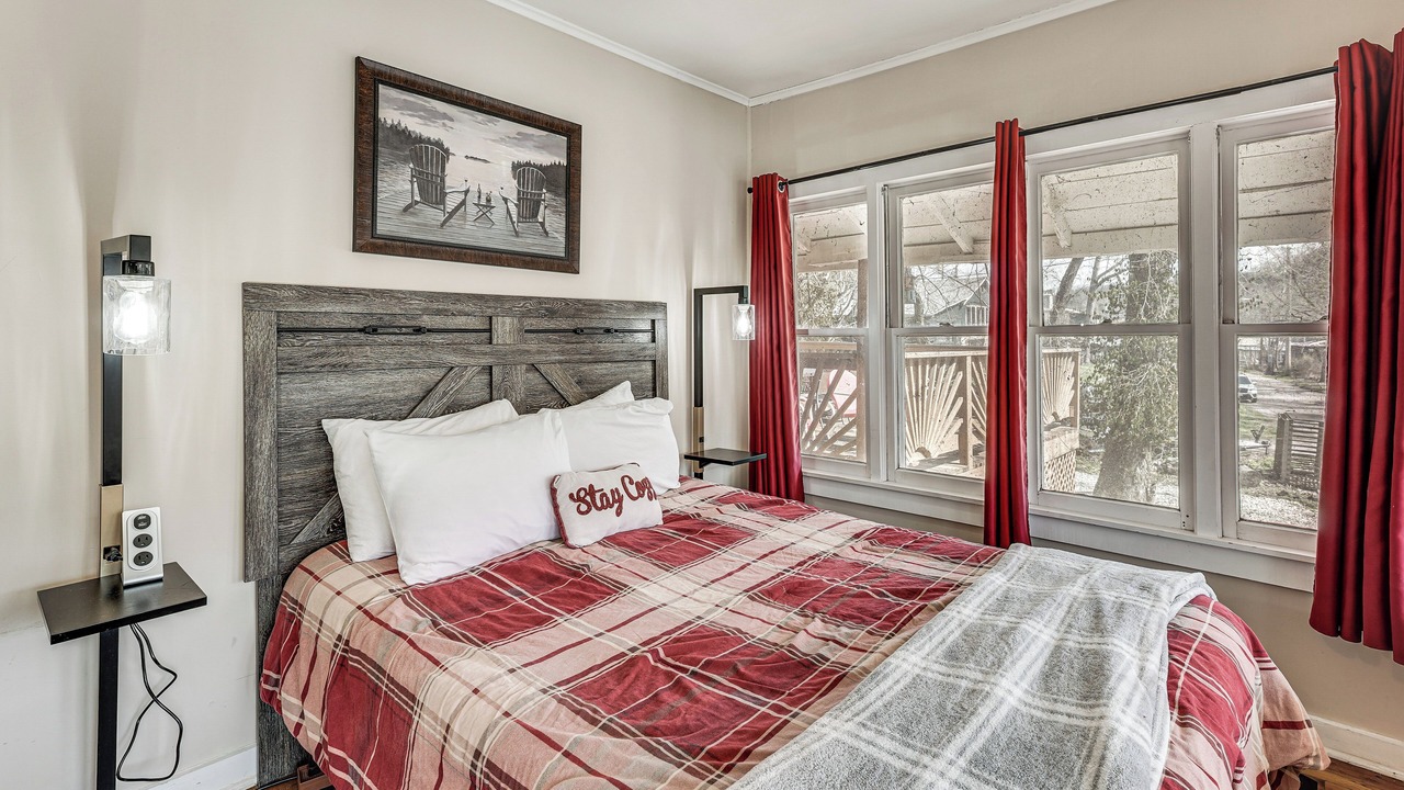 Photo of Bedroom in Rockaway Beach