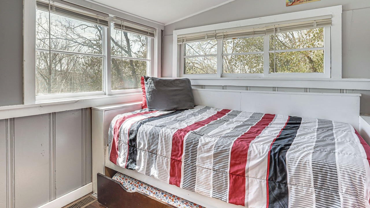 Photo of Bedroom in Rockaway Beach