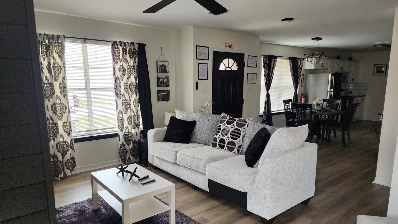 Photo of Livingroom in Central Arlington