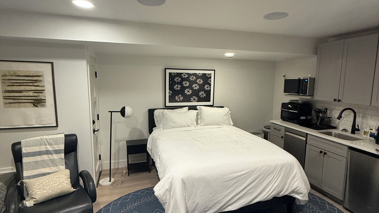 Photo of Bedroom in Jefferson Park