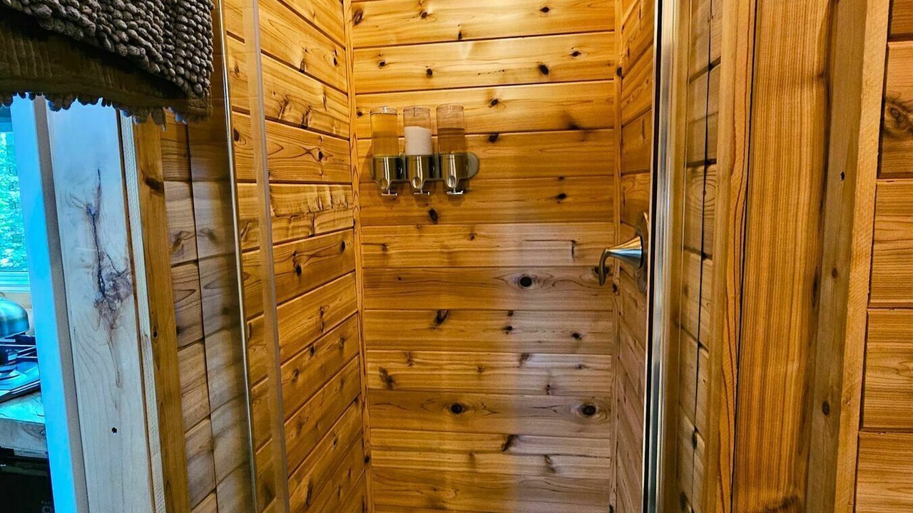 Photo of Bathroom in Dysart et al