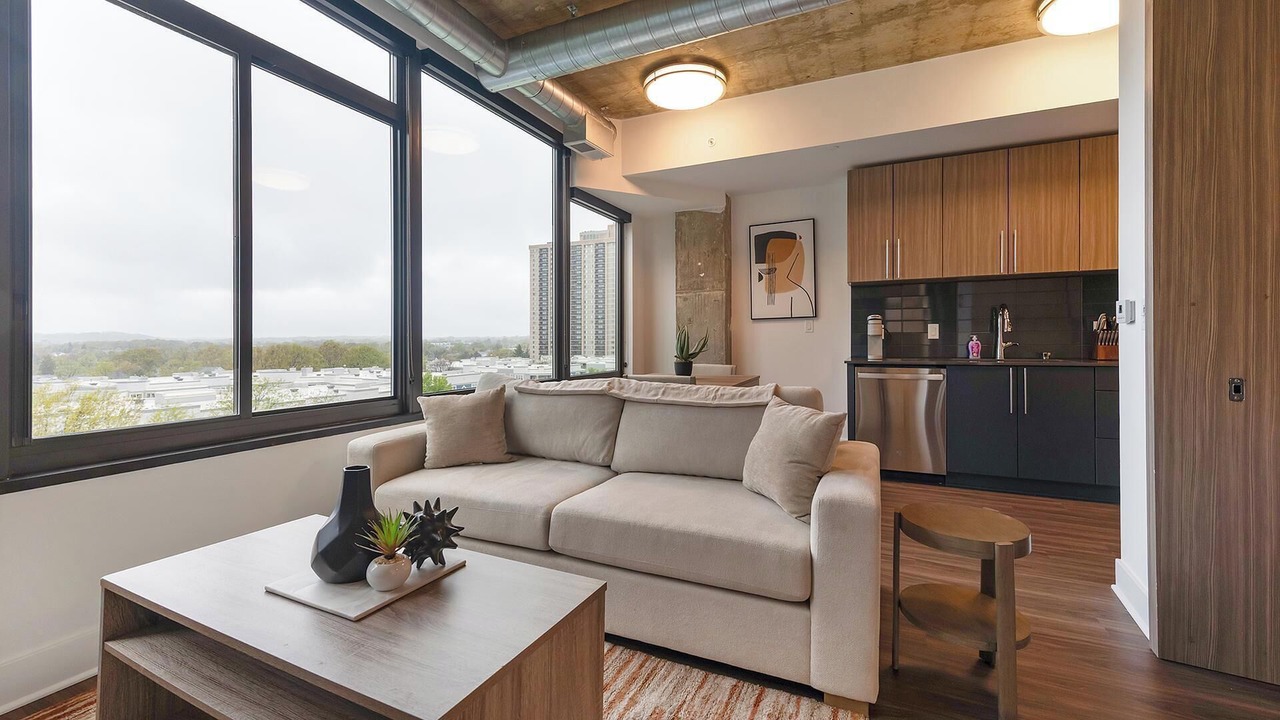 Photo of Livingroom in Baileys Crossroads