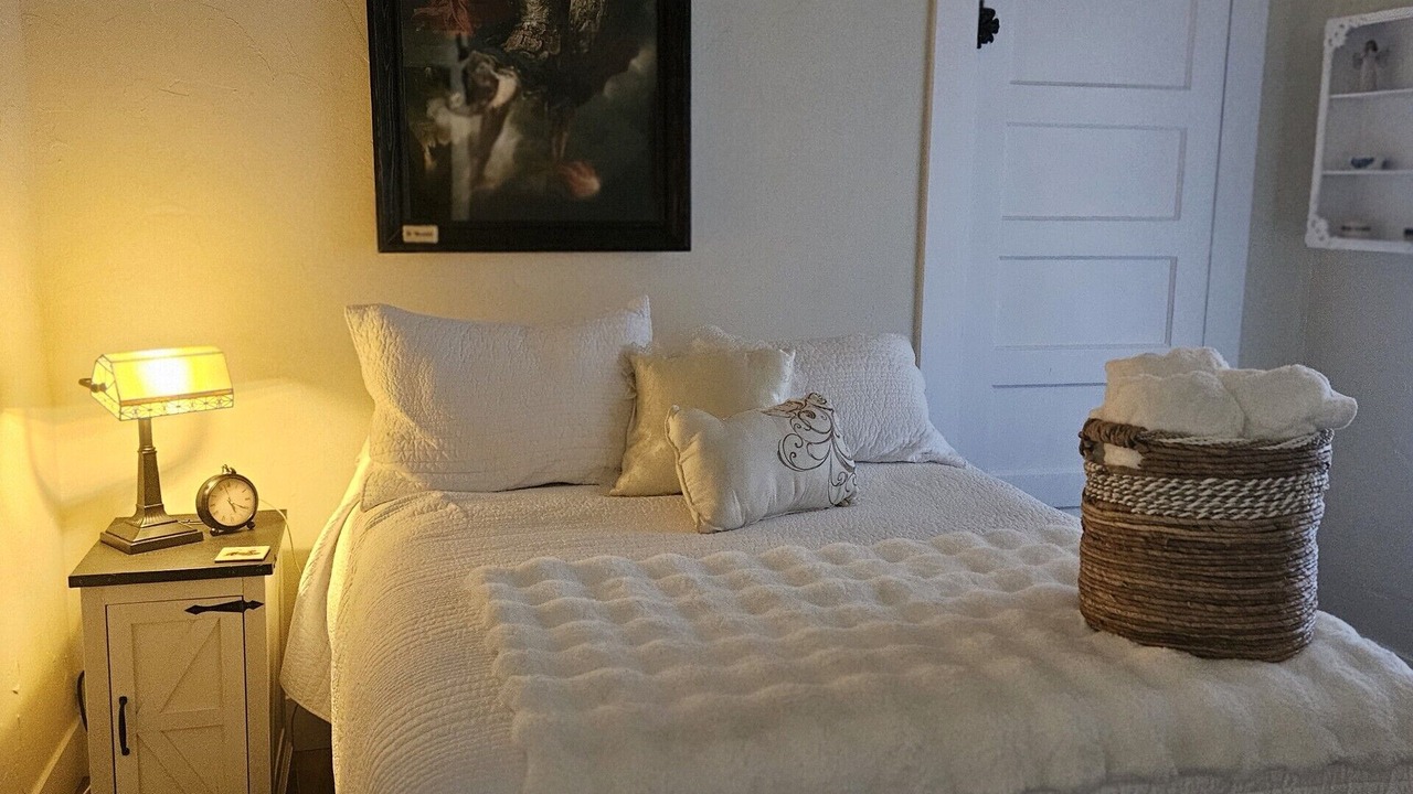 Photo of Bedroom in Sayles Blvd. Area