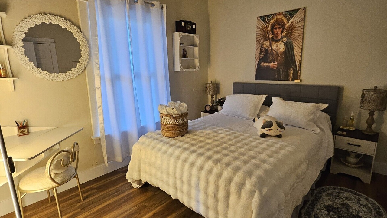 Photo of Bedroom in Sayles Blvd. Area