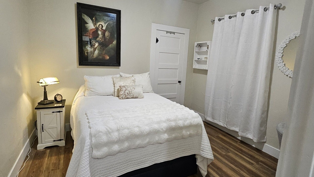 Photo of Bedroom in Sayles Blvd. Area