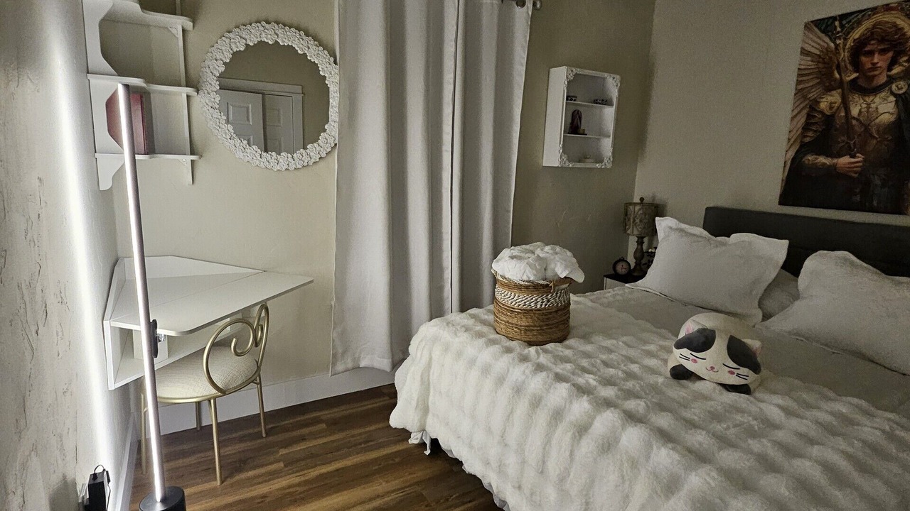 Photo of Bedroom in Sayles Blvd. Area