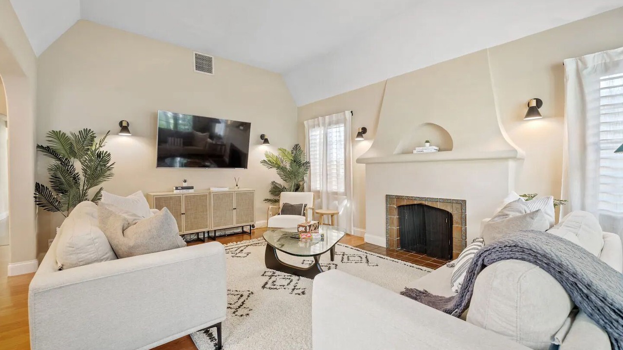 Photo of Livingroom in Burbank