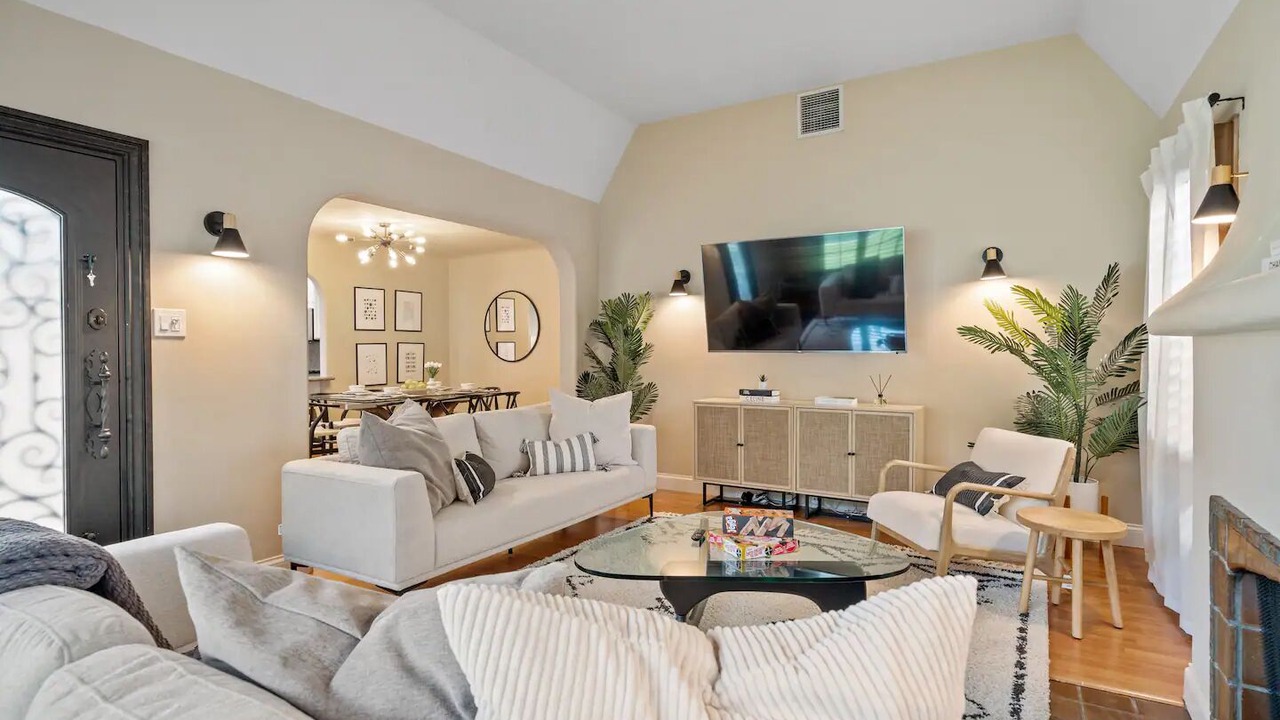 Photo of Livingroom in Burbank