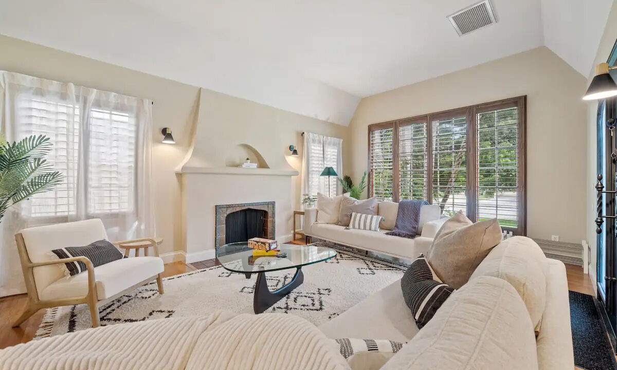 Photo of Livingroom in Burbank