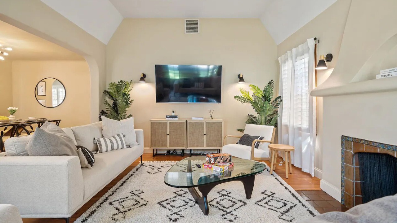 Photo of Livingroom in Burbank