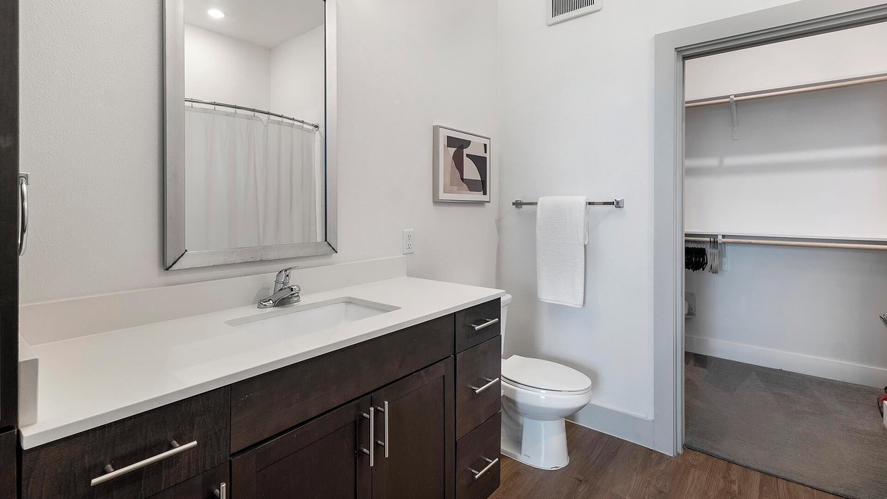 Photo of Bathroom in Montopolis
