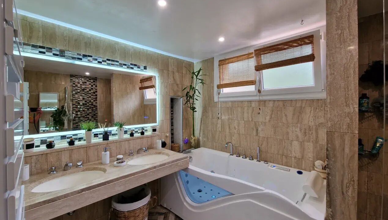 Photo of Bathroom in Montolieu